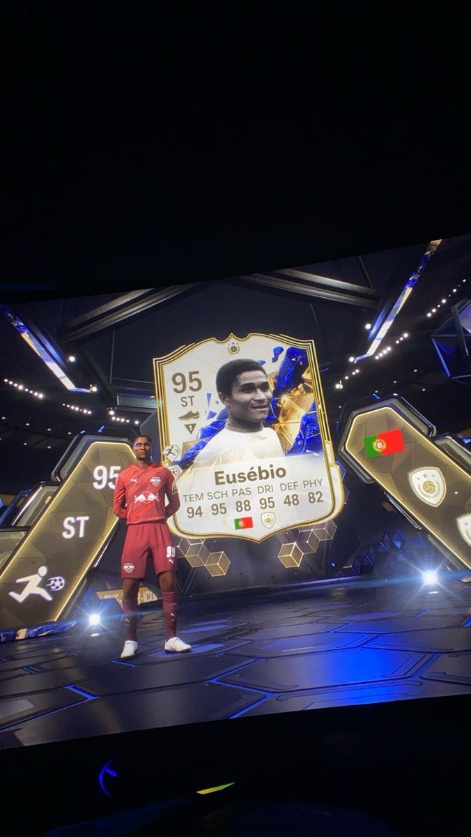 LSify17's tweet photo. Endlich ist mein Fluch beendet #eafc25 #eusebio https://t.co/YxM85PlFLY