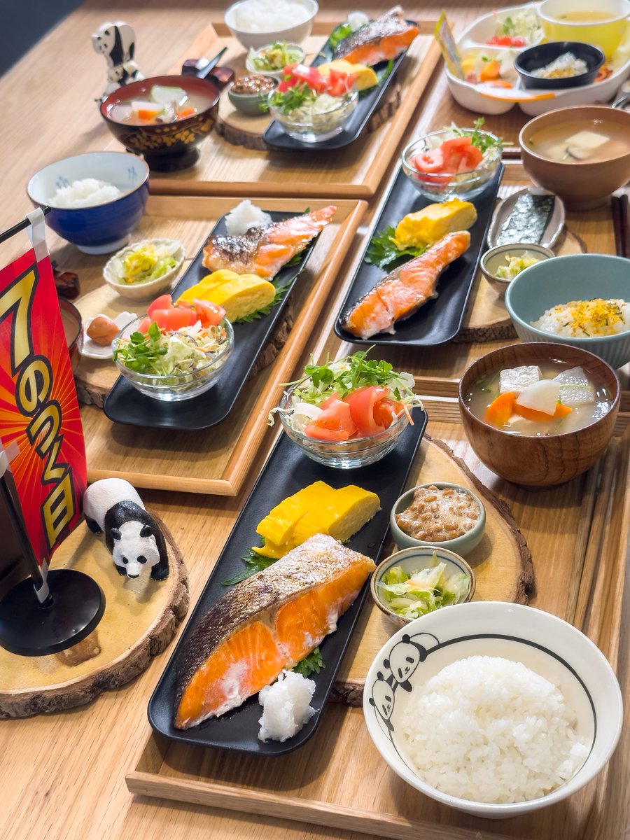 朝ごはんは今年4回目の焼き鮭
身が厚くて当たりです🎯