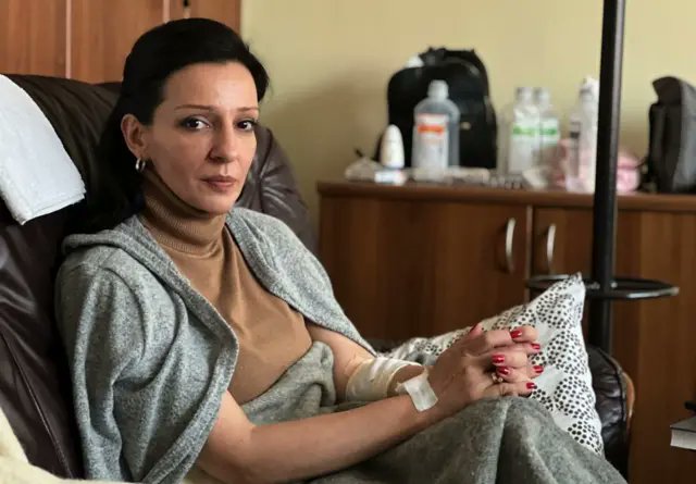 0tacsinsvetiduh's tweet photo. Мариника Тепић и Мила Пајић руше студентске протесте у Новом Саду. Мариника преко Миле и њеног момка Бранислава Ђорђевића  инсидтира да се одустане од најављене блокаде мостова najavljene 1. Фебруара, већ да се уместо тога блокира Градска кућа. 1/3 https://t.co/W0KYwiwKxI