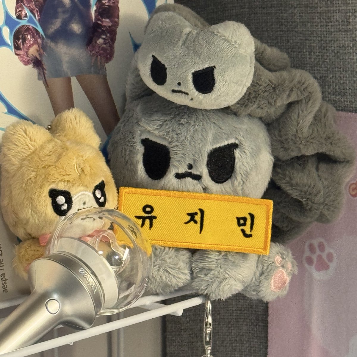 bbyminatozaki's tweet photo. ˚⟡˖ ࣪  aespa synk parallel line in europe freebies . ݁₊ ⊹ 

i will be giving out squishy pin badges !! they’re super soft and cute 🥹🥹

•for the london and madrid shows~
•limited quantities for each show 
•follow + rt to receive 💙

•first two loveyus to show me their karina heart lighstick emblem will also get a yu jimin name patch :DD

will announce my location and outfit on each day so u can find me <33

#AESPA #aespainlondon #aespainmadrid #aespa_SYNK_PARALLELLINE