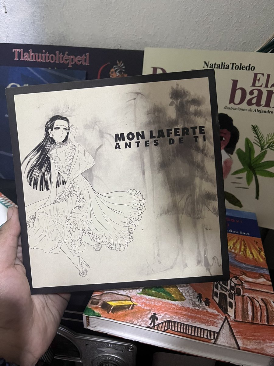 primaaveral's tweet photo. Helloooo
si hay alguien de oaxaca por aquiii, estoy vendiendo mi vinyl de Antes de ti
barato baratooo eh 
y en buenas conclusiones 
mas info por DM https://t.co/HDhtUzq08i