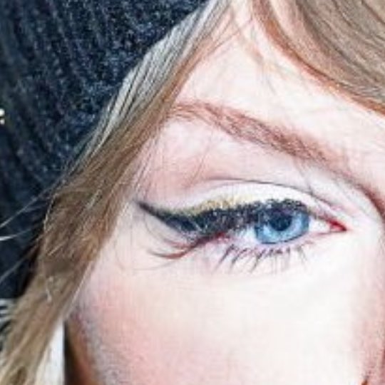 i love the lil golden eyeliner sm!!!