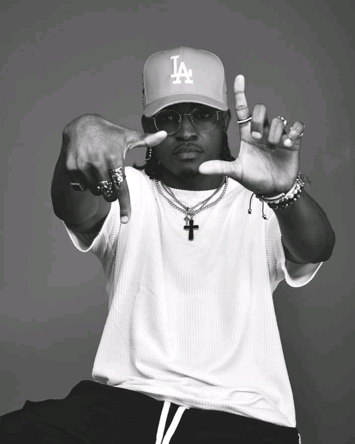 🇨🇲 À la demande de Madame <a href="/mamami_z/">Mamami</a>, j'ai effectué un arrêt sur le dernier projet de <a href="/CysoulOfficiel/">Cysoul</a> nommé #Entracte, dévoilé le 24 Janvier 2025, qui comporte 7 titres.

Réponse sur le plan visuel, phonographique et technique. 

#Thread ⤵️  <a href="/WarnerMusicFR/">Warner Music France</a> 
<a href="/esta__/">ESTA</a>