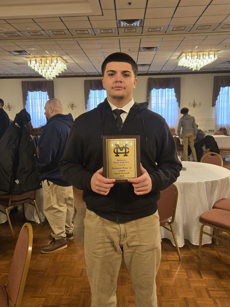 24-25 season banquet
Catholic Confrence All-star ✅
Defensive Player of The Year ✅
looking forward for a big game off-season and senior year!!! <a href="/MC_LancersFB/">Malden Catholic High School Football</a> <a href="/MCathletics1/">Malden Catholic High School Athletics</a>