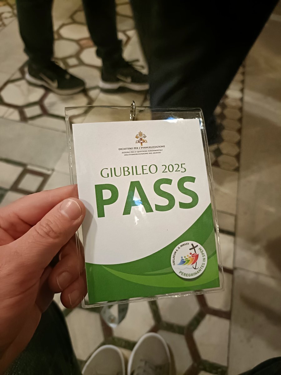 UcsiLazio's tweet photo. Si conclude il #Giubileo dei #giornalisti e #comunicatori. È stata un'occasione per sperimentare il senso di comunione ecclesiale e, come professionisti, riflettere sul futuro dell'#informazione e della #comunicazione. Grazie #PapaFrancesco per averci guidato! @UcsiSocial https://t.co/5UDlseJMm7