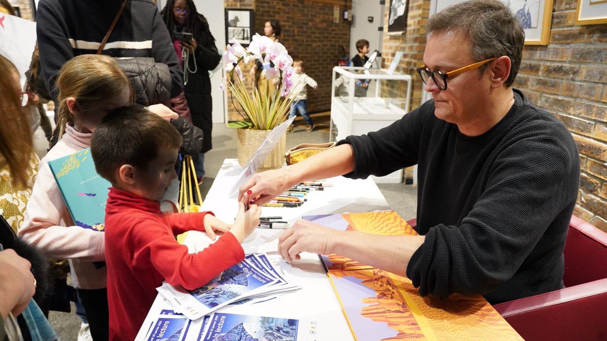 ✨ Très belle exposition la Maison des Enfants autour du talentueux auteur illustrateur Antoine Guillaupé qui nous a fait l’honneur d’exposer à #Châtillon.
Un beau spectacle autour du conte « Akiko ». Heureuse de retrouver nos enfants souriants autour de cette beauté littéraire.