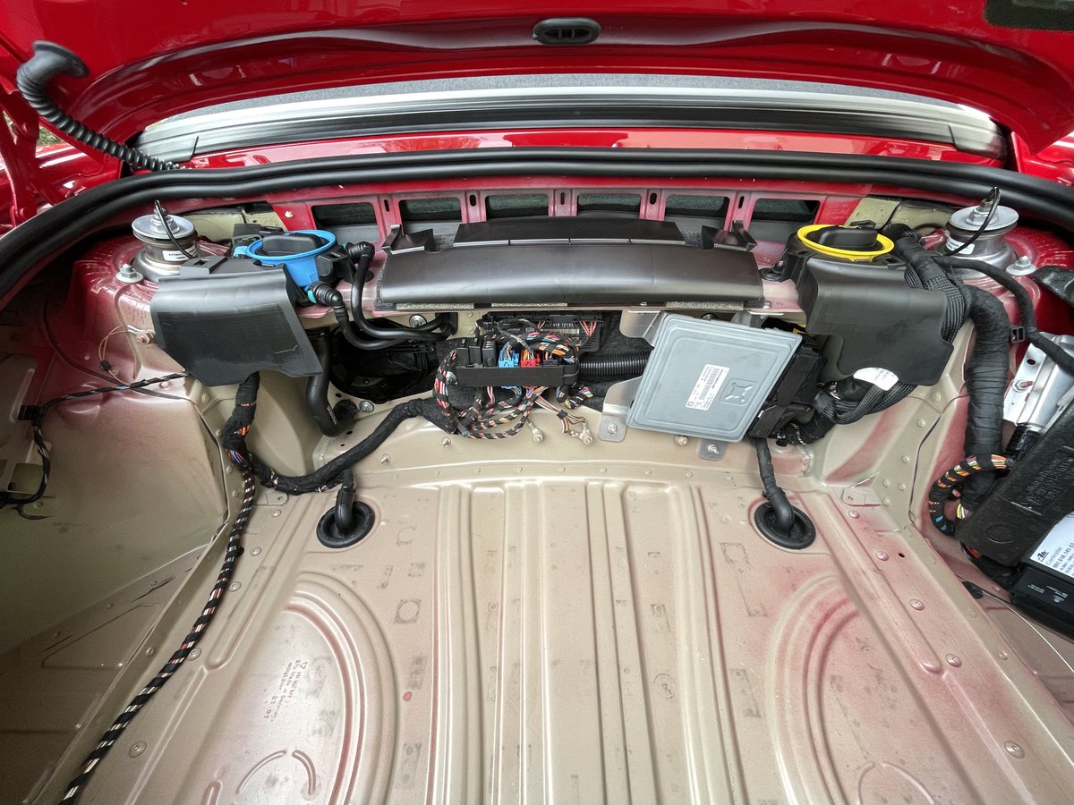 Late entry for the weekend: fiddling with the Boxster’s boot…

#Project981