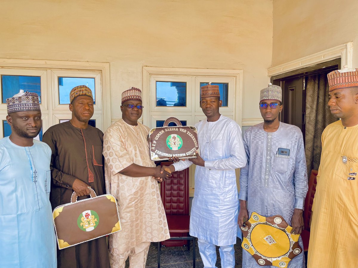 OfficialAlibawa's tweet photo. Today, I had the privilege of joining my fellow comrades to extend heartfelt congratulations to ACP Usman Arzika Yar Tsakkuwa, the ADC of @atiku , the 2023 PDP presidential candidate, on his turbaning ceremony as the Zarumman Wazirin Sokoto https://t.co/Hxlnh0lAoY