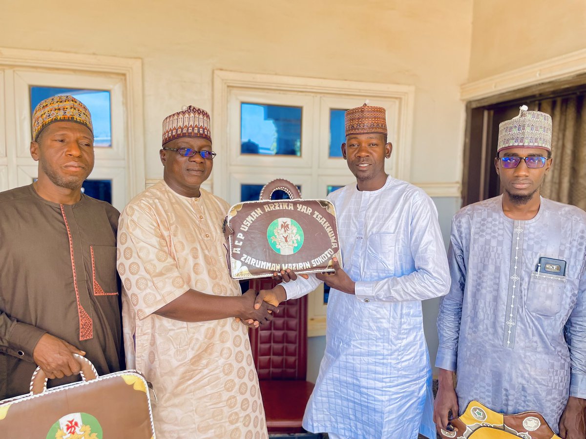 OfficialAlibawa's tweet photo. Today, I had the privilege of joining my fellow comrades to extend heartfelt congratulations to ACP Usman Arzika Yar Tsakkuwa, the ADC of @atiku , the 2023 PDP presidential candidate, on his turbaning ceremony as the Zarumman Wazirin Sokoto https://t.co/Hxlnh0lAoY