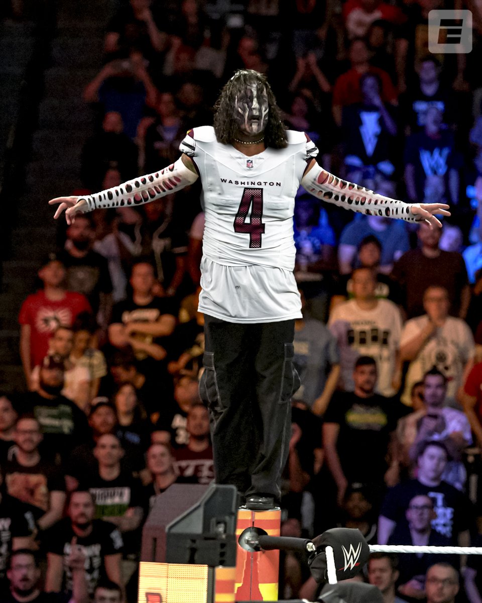 Luvu on the goal line trying to stop the Eagles' tush-push: