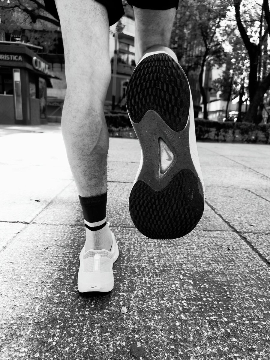HugoValensi's tweet photo. Black & White.
Tour en la CDMX 🇲🇽 Gracias Instituto del Deporte de la Ciudad de México.
#trainingdone✔ 💫 Kilómetros con mami 🫶
.
.
.
.
#Ciclotón #lacapitalmásdeportiva
↘️
https://t.co/hbFnVLpTMB
#running #runner #YoElegiCorrer https://t.co/LYfph0Fi6c