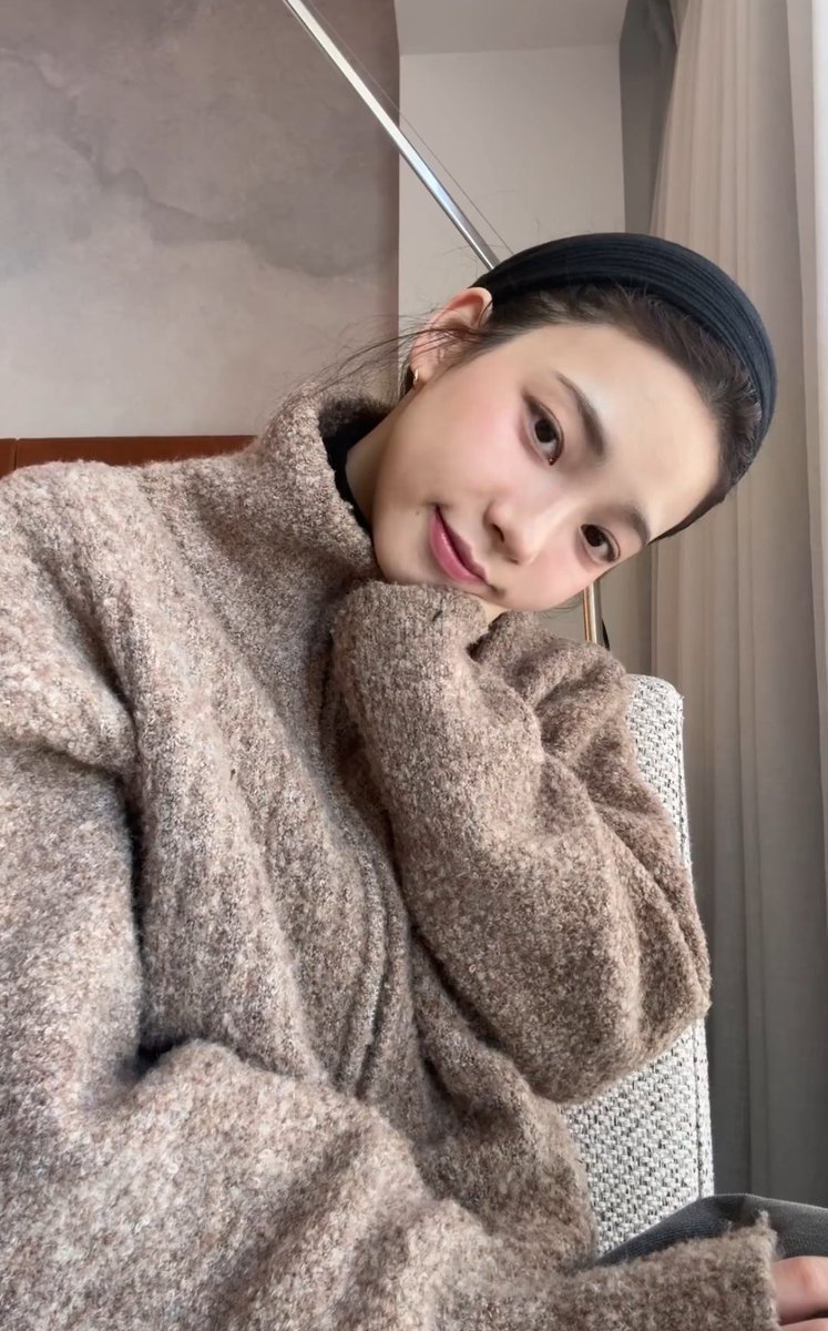 KRNFEED_'s tweet photo. 😌🫶 # KARINA https://t.co/3TBnn76d1p