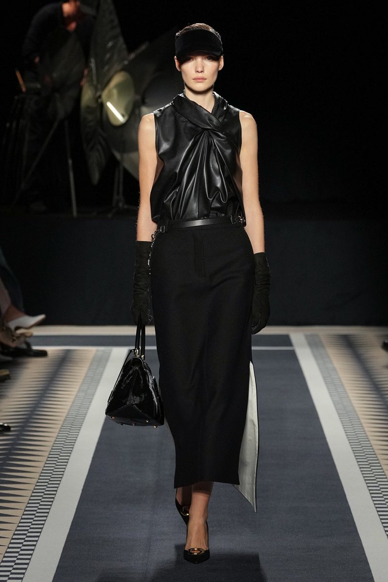 kendam_com's tweet photo. Lanvin Pre-Fall 2025 collection and Men's Fall  Winter 2025-2026 collection fashion show at Paris Men Fashion Week FW25  (January 26, 2025) https://t.co/Mq7fpxUFEJ

#Lanvin #PreFall2025 #PF25 #Runway #FashionWeek #Paris #Kendam https://t.co/7x4FEgnK36
