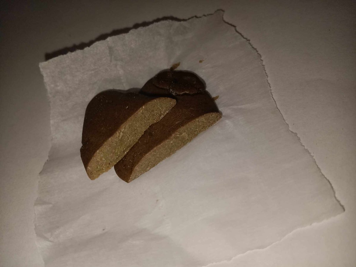 LiciousTt's tweet photo. From this to that!  Rosin Alert

12 Grams of True OG Hash (Fresh Frozen)
Dried the Hash in my HerbsNow in 1.5 days... fricking amazing!

Pressed @ 165 for 4m30sec in 35 micron double bagged!
Was able to get 10.2grams of Fire Fire Rosin.

#growyourown #dabpress #cannaland #420life https://t.co/QhjBFmPeTt