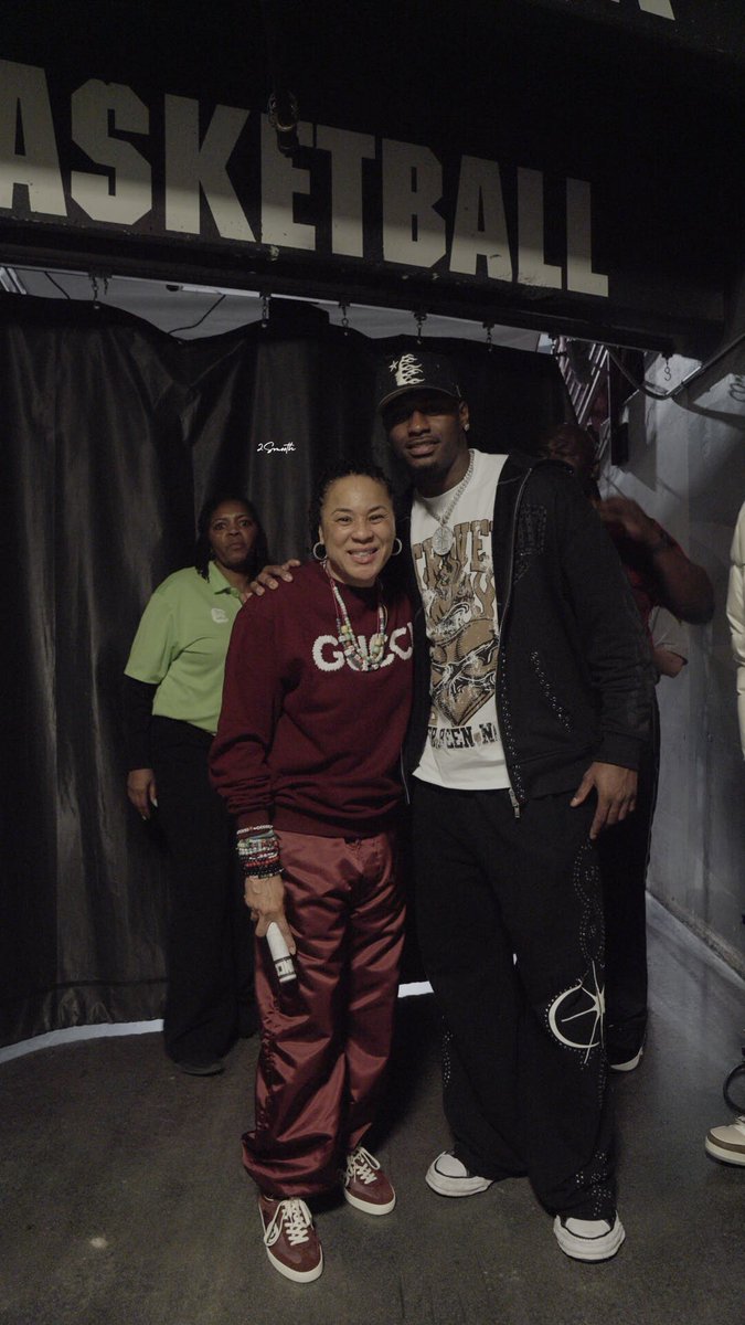 2Smoothvm's tweet photo. Feeling Cocky 🤙🏾

@dawnstaley @GamecockWBB @plies @GamecockCentral https://t.co/fCeB5OTZGd