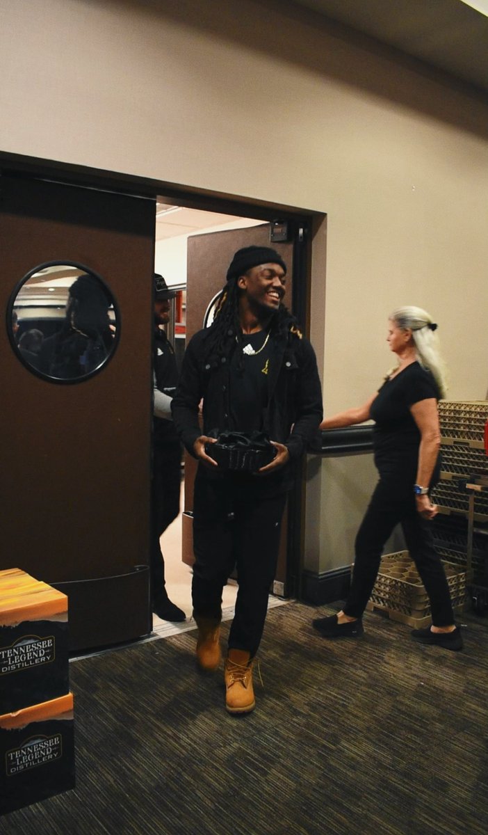 TNTechFootball's tweet image. Getting in the community this weekend 🙌

#WingsUp | #AimHigh