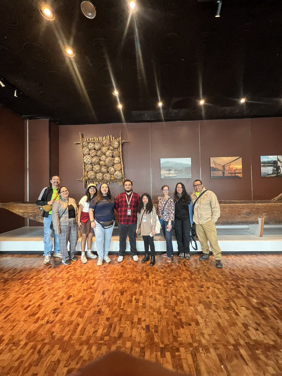 El día de hoy fuimos a conocer las recién renovadas salas de cultura viva en el Museo Nacional de Antropología. Lo que mas nos emocionó es que varias personas que apreciamos y nos siguen nos pudieron acompañar, convivimos un ratito y vimos una colección increíble. 
La última foto