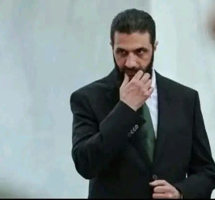 والله العظيم يا شباب أنا راسي قرب ينفجر 

عبفكر آخد إجازة طويلة من السوشيال ميديا وأهتم ببيتي وشغلي . 

مشاكل سوريا شيء لا يطيقه بشر 

بتركز بالساحل بيطلعولك جماعة السويداء 

بتحكي عن السويداء بيطلعولك جماعة قسد 

بتخلص من قسد بيجوك جماعة المعارضة الكيوت يلي بدهم تنوع وحكومة ما