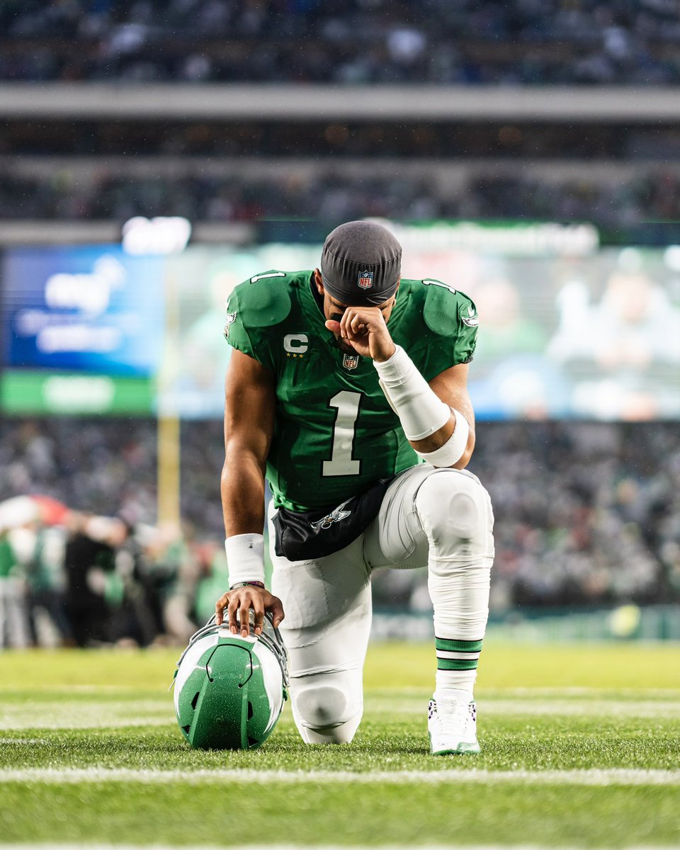 FirePeonPose's tweet photo. Jalen hurts in the NFC Championship Game:
262 YDS
4 TDβs
20/28 passing
110.1 RTG
#SystemQB #Overrated https://t.co/l0eWJurmEc