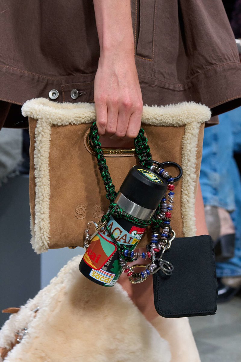 kendam_com's tweet photo. Closeups at Sacai Pre-Fall 2025 and Men's Fall Winter 2025-2026 collection fashion show in Paris  (January 26, 2025) https://t.co/4gOY7oLYkh #Sacai #PreFall2025 #PF25 #Runway #Paris #FashionWeek #Kendam https://t.co/q4hlBaIWQM