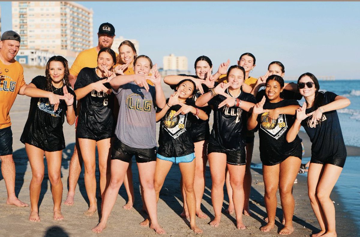 LLGPremier18U's tweet photo. @Org_LLG celebrating 25 years of excellence at the 2025 mini camp!  Fabulous weekend of team bonding and love for our seniors! #getstruck⚡️ https://t.co/rLeLaGxFEe