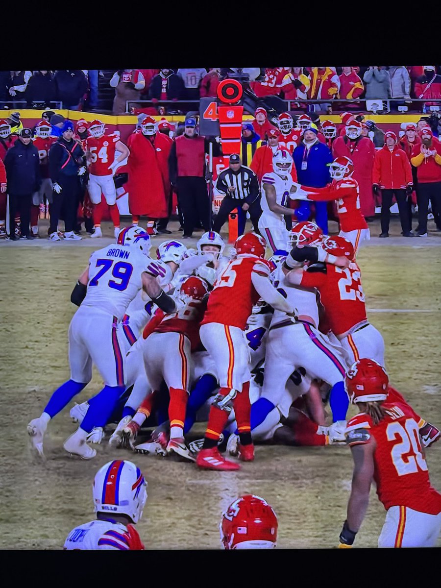 joeyjo35t's tweet photo. @barstoolsports See the ball across the line https://t.co/y6tcWKuhxP