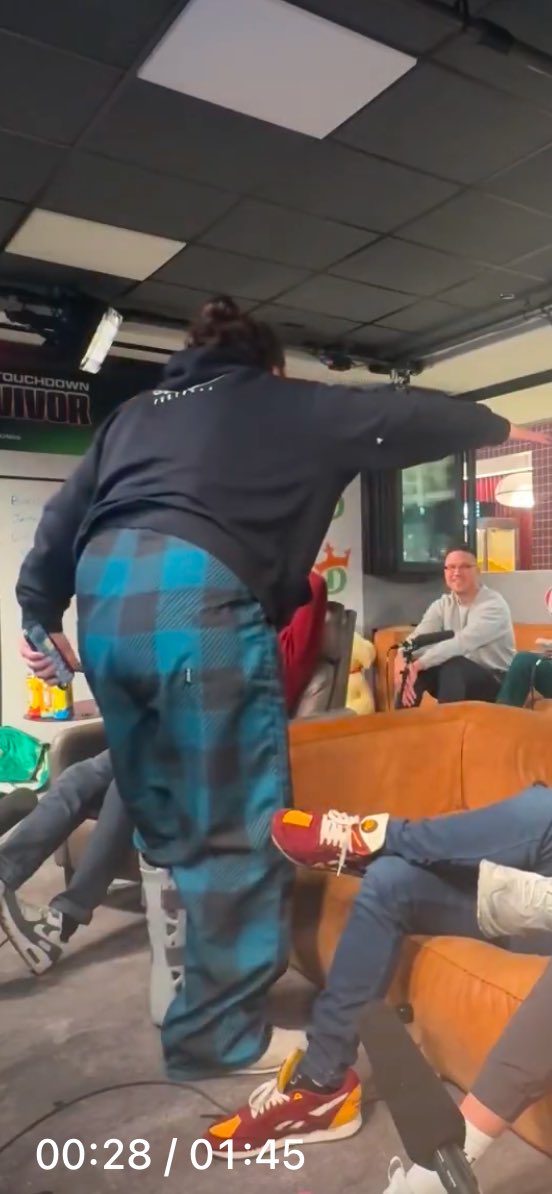 cbtube's tweet photo. ⁦⁦@BarstoolBigCat⁩  Can you explain this shape of that ass to someone who is not in that room https://t.co/xoqZfvZDPX