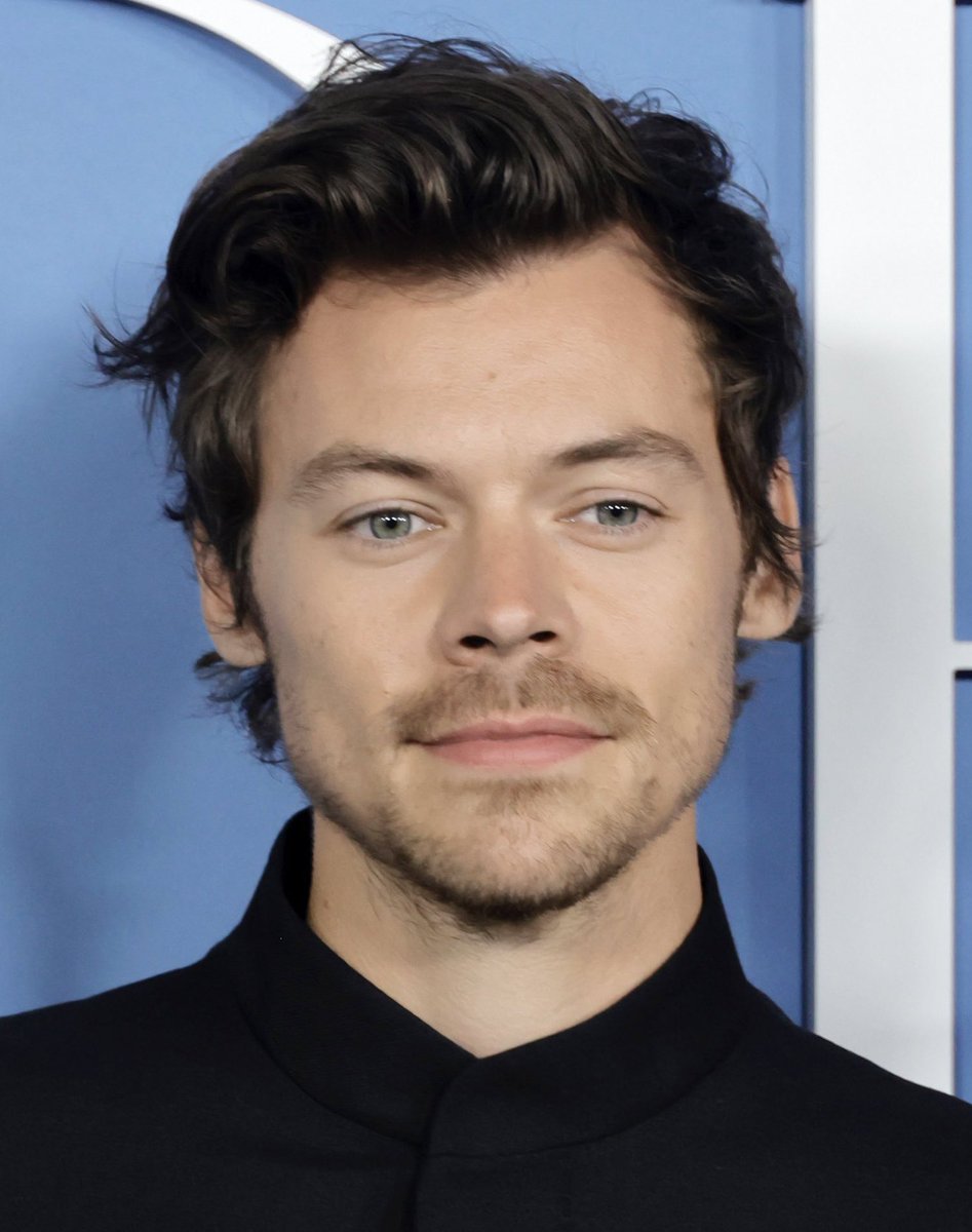 babybunnyrry's tweet photo. why does he look so similar yet so different https://t.co/nGC1MvjRHe