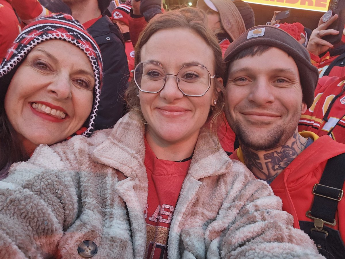 MichelleFewins's tweet photo. Go Chiefs!!!!!!!! #ChiefsKingdom https://t.co/rlRHGugj6l