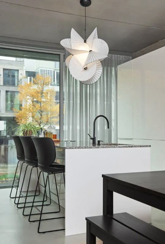 ItalcasaDesign's tweet image. The Hana Bar Stool by Simone Bonanni, sculptural elegance meets minimalist design. Petal-shaped backrest, 6 colors &amp;amp; 2 heights, black or chrome legs

Quickship: 2 weeks!
📍 Michigan Design Center, Suite 30, Italcasa Design DM for details!
@moooi 

#BarStoolDesign #ItalcasaDesign