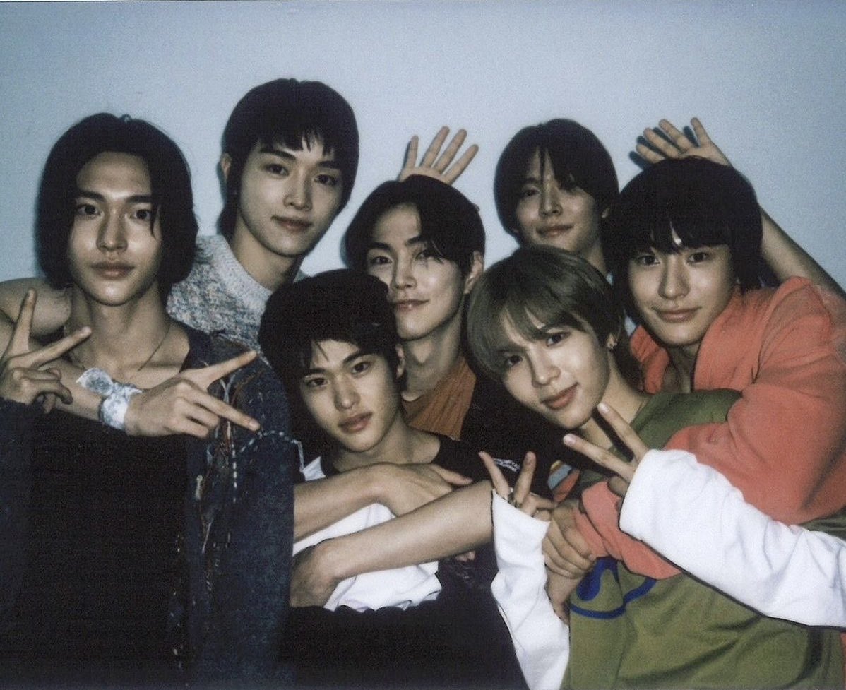 0904lovebot's tweet photo. 💌 라이즈를 사랑에 주시는 브리즈 여러분께

it’s not easy to still be here after everything, but you chose to stay. you’ve mustered every ounce of courage and stood tall for rii7e, for justice. thank you for your unwavering presence.

we don’t know how long this fight will last, but the fact that you’re still here with us is already a victory. every single day, we’re making progress. every single day, we’re driving change. you are an essential part of this family. things may be tough, but we have each other. please know how proud i am of you.

your efforts ripple farther than you see; they are not in vain, they are the seeds of justice.

from the one who’ll always love the seven stars,
별 ⭐️

BRII7E WHO LOVE RII7E
#POSI7IVI7Y_BRII7E
#BRII7EforRII7E