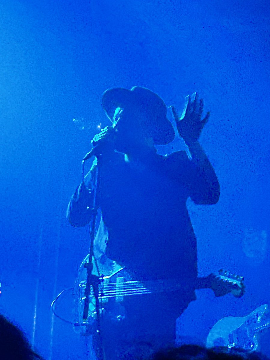 arenath's tweet photo. Happy to swim with the 🐊 to warm up on a cloudy January night ❤️‍🔥
Welcome back to Paris @TheVeils 🇳🇿@PointEphemere 🎸 https://t.co/fY92ZyA6hE