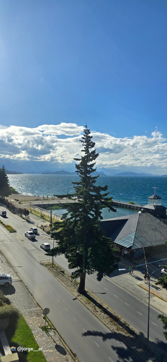 Con este bello atardecer desde Bariloche, Patagonia Argentina, les deseo un buen descanso. Como dijo Debasish Mridha: "Observa la belleza del atardecer para disfrutar de la pasión de la vida". 

#BuenasNoches #Bariloche #Patagonia #Atardecer #Descanso