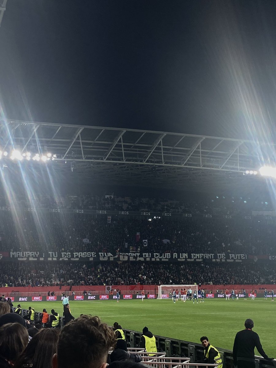 CultureFoot7's tweet photo. La banderole des ultras niçois pour le retour de Neal Maupay face à son club formateur : 
« Maupay : tu es passé d’un enfant du club à un enfant de **** » 🫣🫣

#OGCNOM https://t.co/f4TjznXkrW