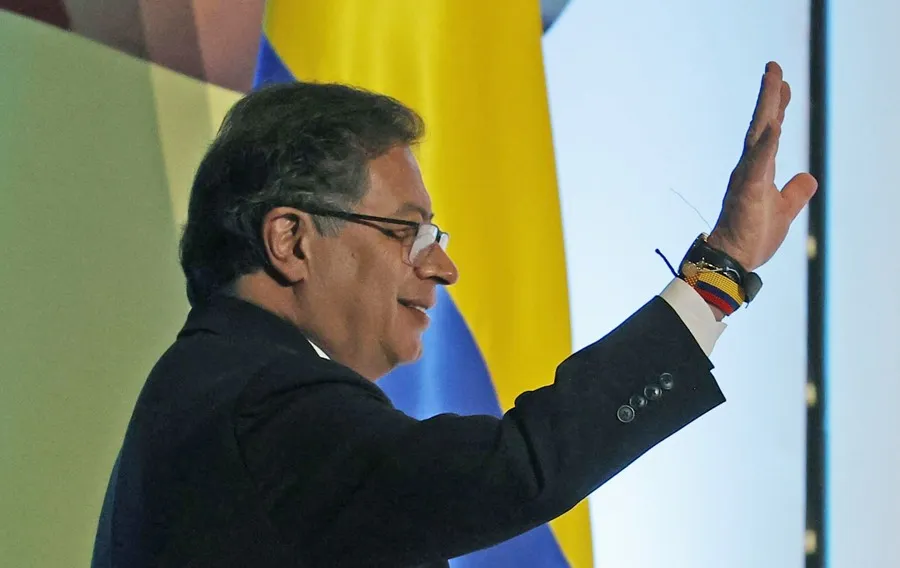 UrgenteGlobal24's tweet photo. 🇨🇴 | Presidente de #Colombia Gustavo Petro niega aterrizaje de aviones estadounidenses con migrantes deportados. https://t.co/9uTyKsDGOz