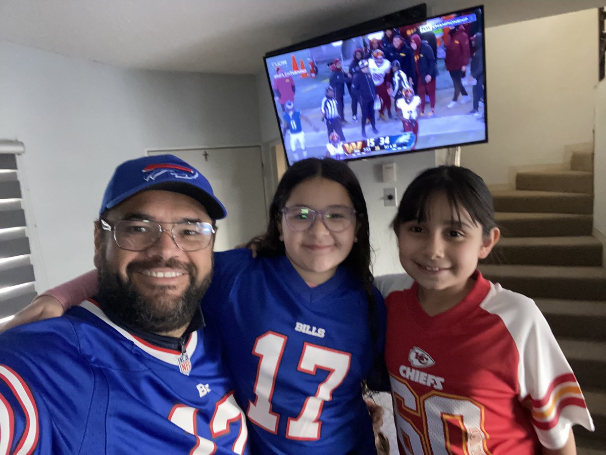 ErickGarMez's tweet photo. #NFLEnTelevisa saludos desde Juarez https://t.co/zAoX5FMtdG