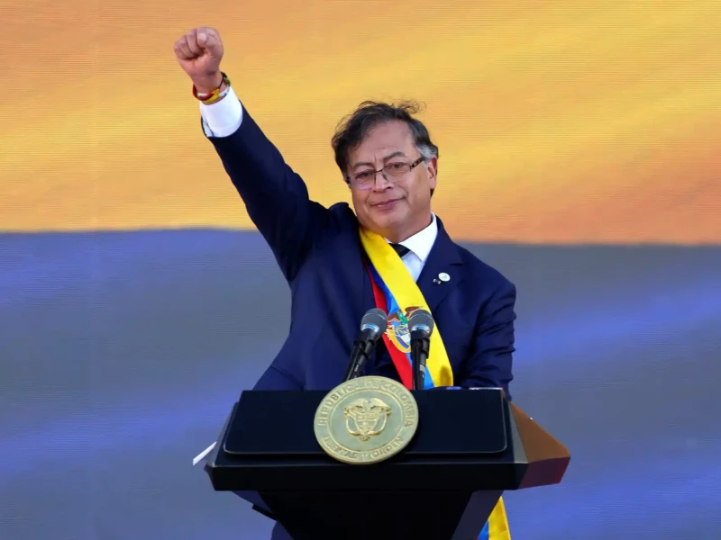 UrgenteGlobal24's tweet photo. 🇨🇴🔥🇺🇸 | Presidente de #Colombia Gustavo Petro responde a Trump y ordena aumentar un 25% los #aranceles a Estados Unidos: "Su bloqueo no me asusta". https://t.co/q5BmRX6w2N