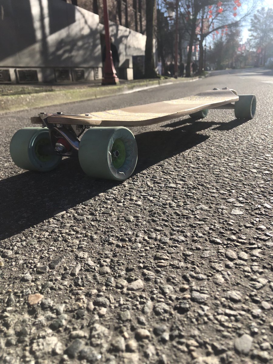 Flatspot_Shop's tweet photo. Really enjoying the new Rocket Longboards Rambler V2. This is the Flex II with great snappy firm flex to pump and carve some medium LDP, cruise and commuting. #longoarding https://t.co/8sle3tQkyL