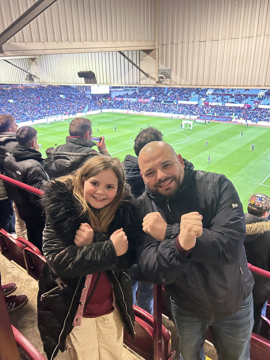 JWhufc's tweet image. Another top away day with my favourite girl 🥰⚒️ #WestHam #WHU #awaydays