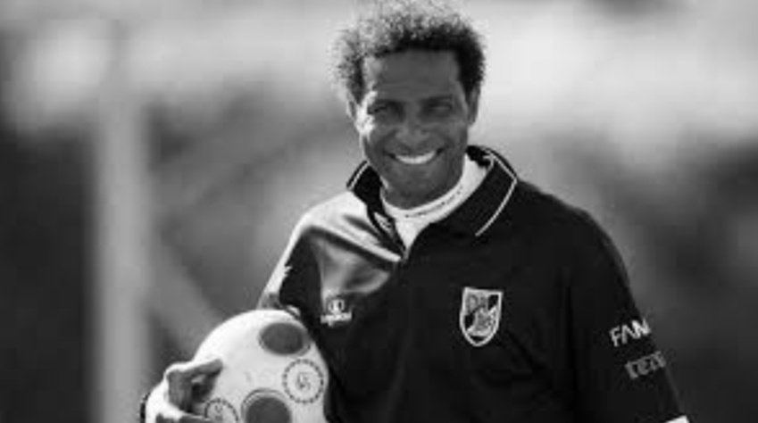 VSCdadepressa0's tweet photo. Parabéns Neno, uma figura singular, que o teu sorriso nunca seja apagado da história do nosso clube.

"Eu vim a vida para ser feliz.
Todos nós viemos para ser felizes"
-Neno https://t.co/0hAsWuLRAM
