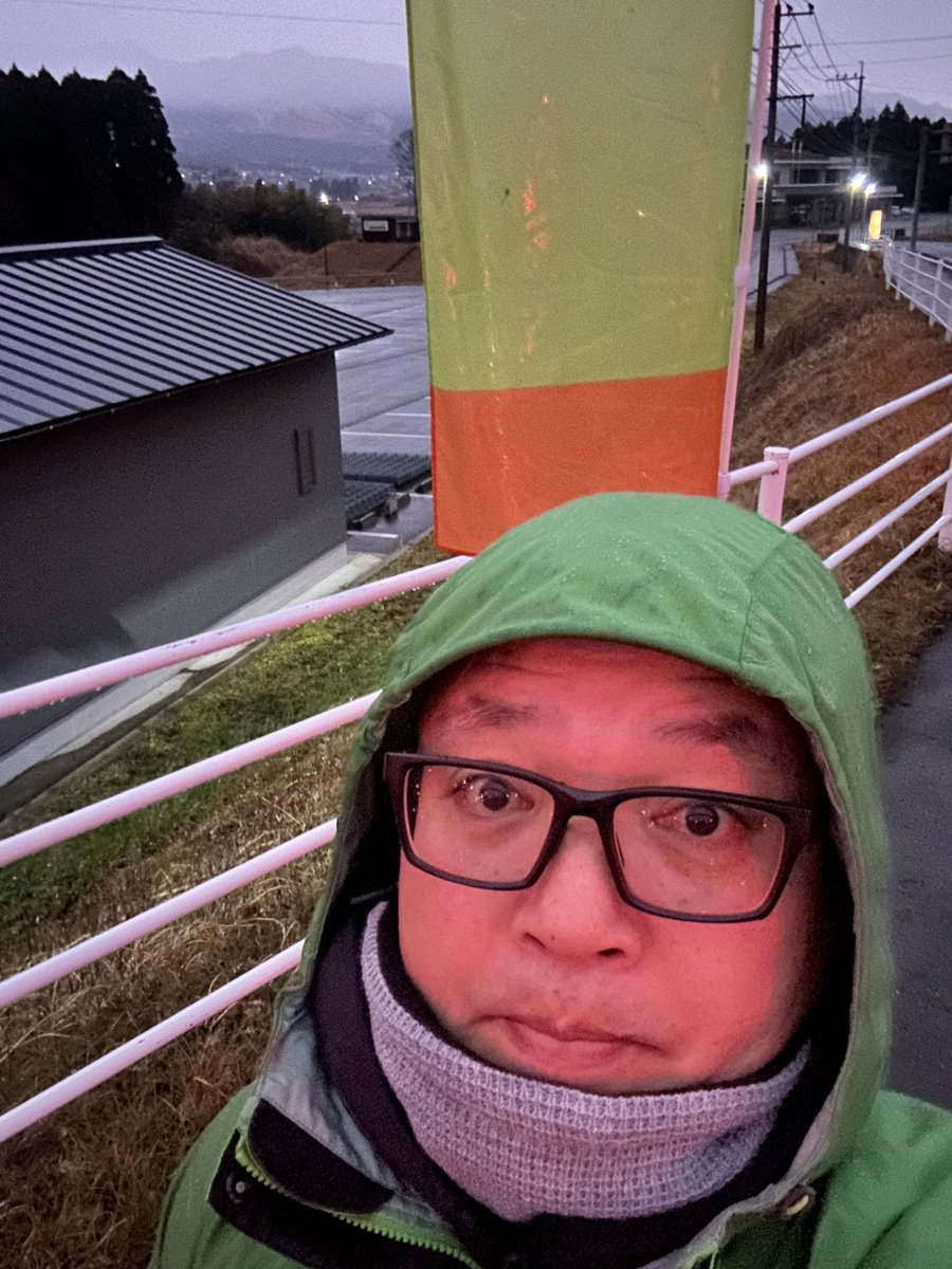 kuma_3_net's tweet photo. 今日の朝活は、南阿蘇村役場前で行いました！
生憎の雨でしたが、多くの方に朝のご挨拶ができました！

#朝活
#南阿蘇村
#生まれてよかった
#住んでよかった
#ずーっと住み続けられる村づくり
#工藤まさみ
#おはようございます
#ありがとうでございます https://t.co/TtgiObYEEl