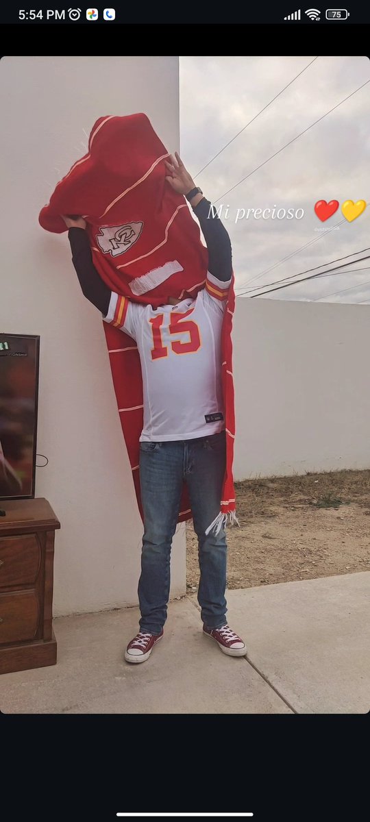 larimdzg's tweet photo. Doble apoyo a mis Kansas city chiefs 
Desde el rancho con todo y mi sarape 
#nflentelevisa #NFLEnTelevisa #NFLnaESPN #KansasCity https://t.co/SAHXQBCpdd