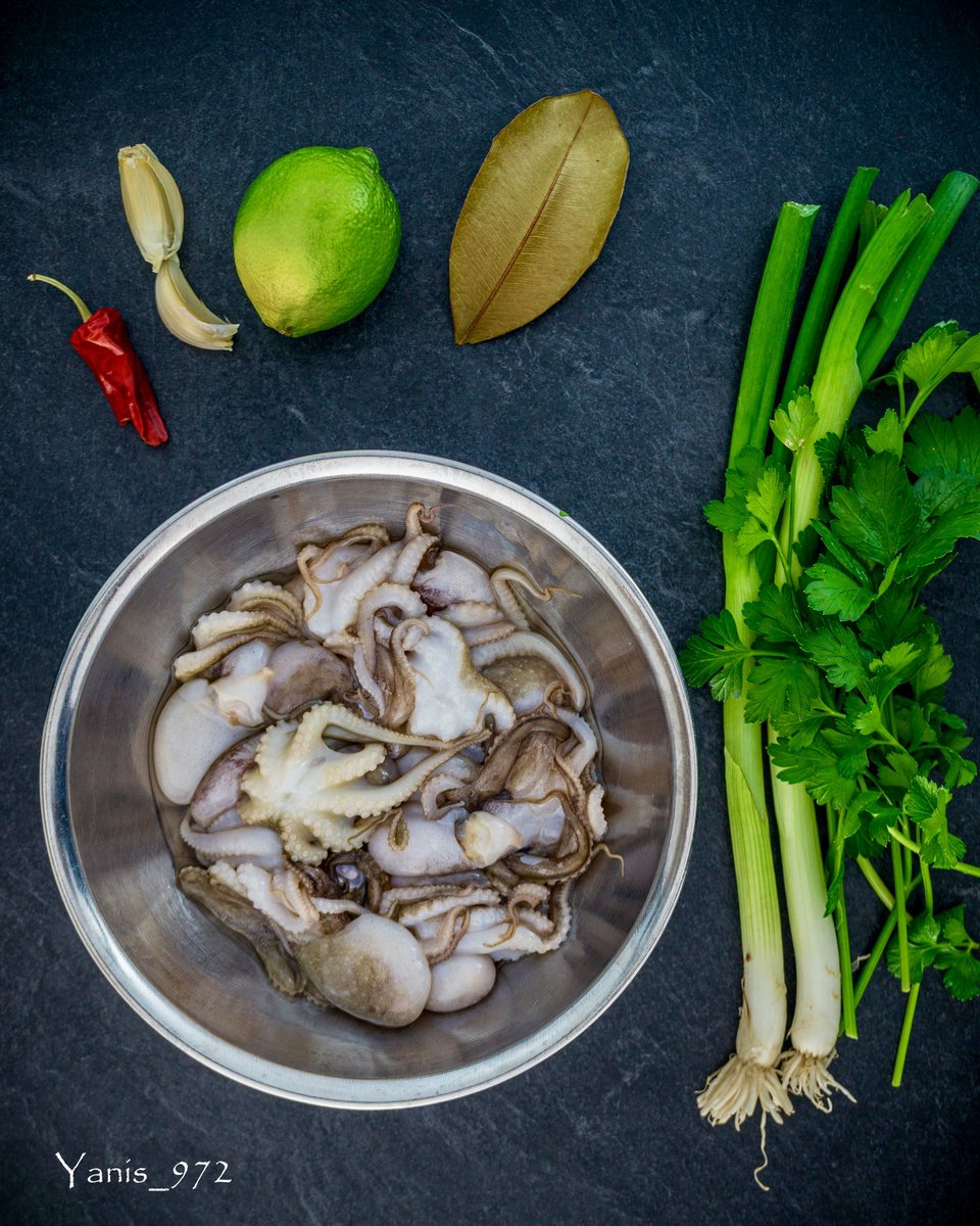Yanis_972's tweet photo. 🐙🍌 𝗣𝗹𝗮𝗻𝘁𝗮𝗶𝗻 𝗳𝘁. 𝗕𝗮𝗯𝘆 𝗼𝗰𝘁𝗼𝗽𝘂𝘀 🌱🍘
‌
« Le monde ne sera pas détruit par ceux qui font le mal, mais par ceux qui les regardent sans rien faire. »
Albert Einstein
‌
🍘 Croquette de banane jaune
🌱 Pesto de gros thym
🐙 Bébé chatrou grillé
🍌 Banane frite https://t.co/wfs1RYjBQi