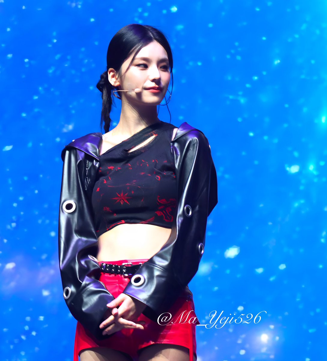 Ma_Yeji526's tweet photo. 250119 UTO fest ❤︎
#ITZY #있지
#YEJI #예지 #옞덩봤덩 #UTO_FEST https://t.co/rwRooT9CSt