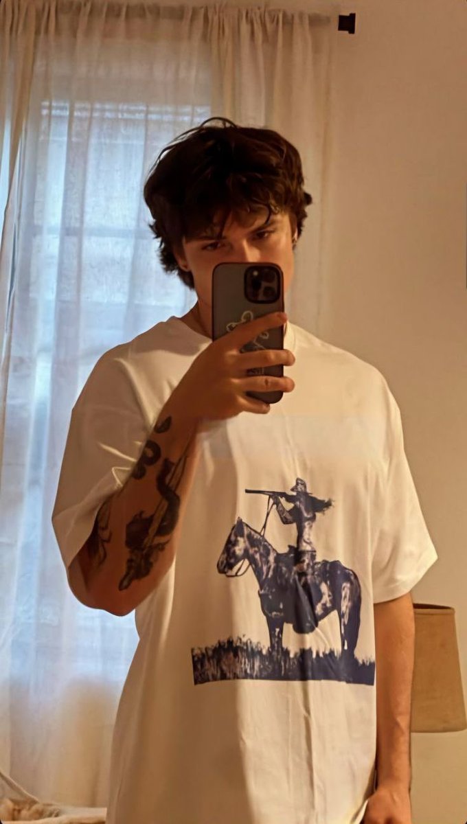 Combinando com a minha noiva porque foi ela quem escolheu a minha roupa.

                                   #babyIN