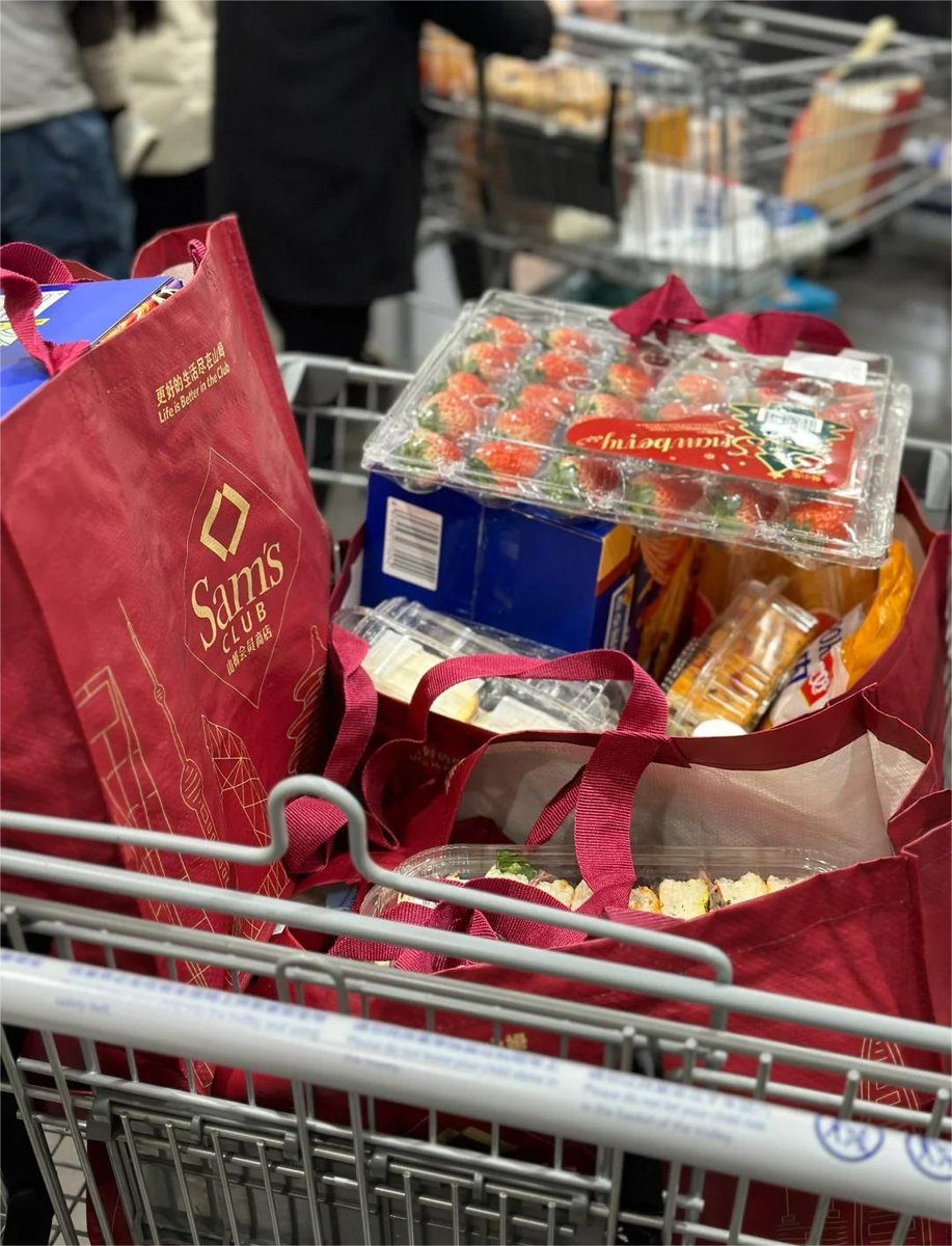 fcbmvul's tweet photo. I need to buy a lot of things for the New Year today. https://t.co/EEa6oble0m