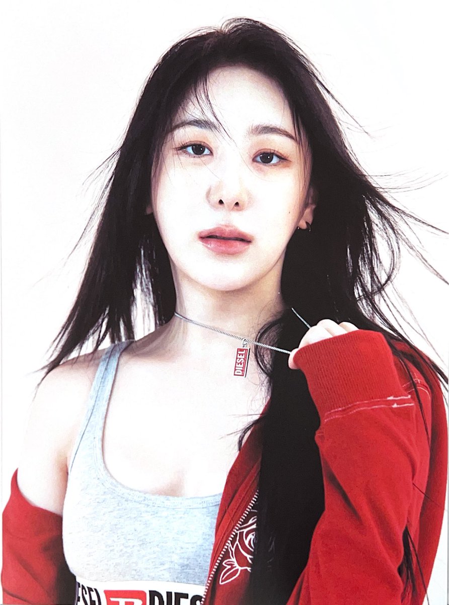 forchaeyeo's tweet photo. Lee Chaeyeon 2025 Season Greeting Calendar Scan https://t.co/SU6UT2BKhs