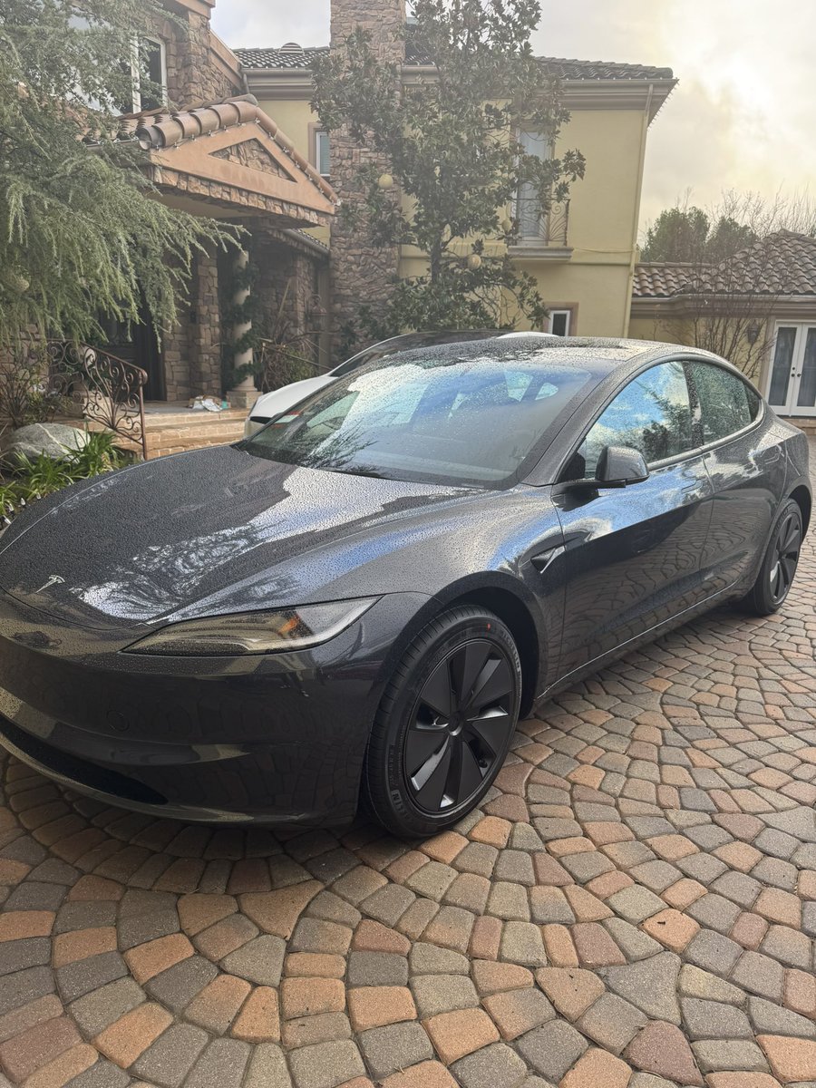 GavinKeen_'s tweet image. Got my dream car today. Worked my ass off for years to make the YouTube dream work, and it’s paying off. Never would’ve imagined when I started this journey, that making YouTube videos would get me into a Tesla!!!!!!