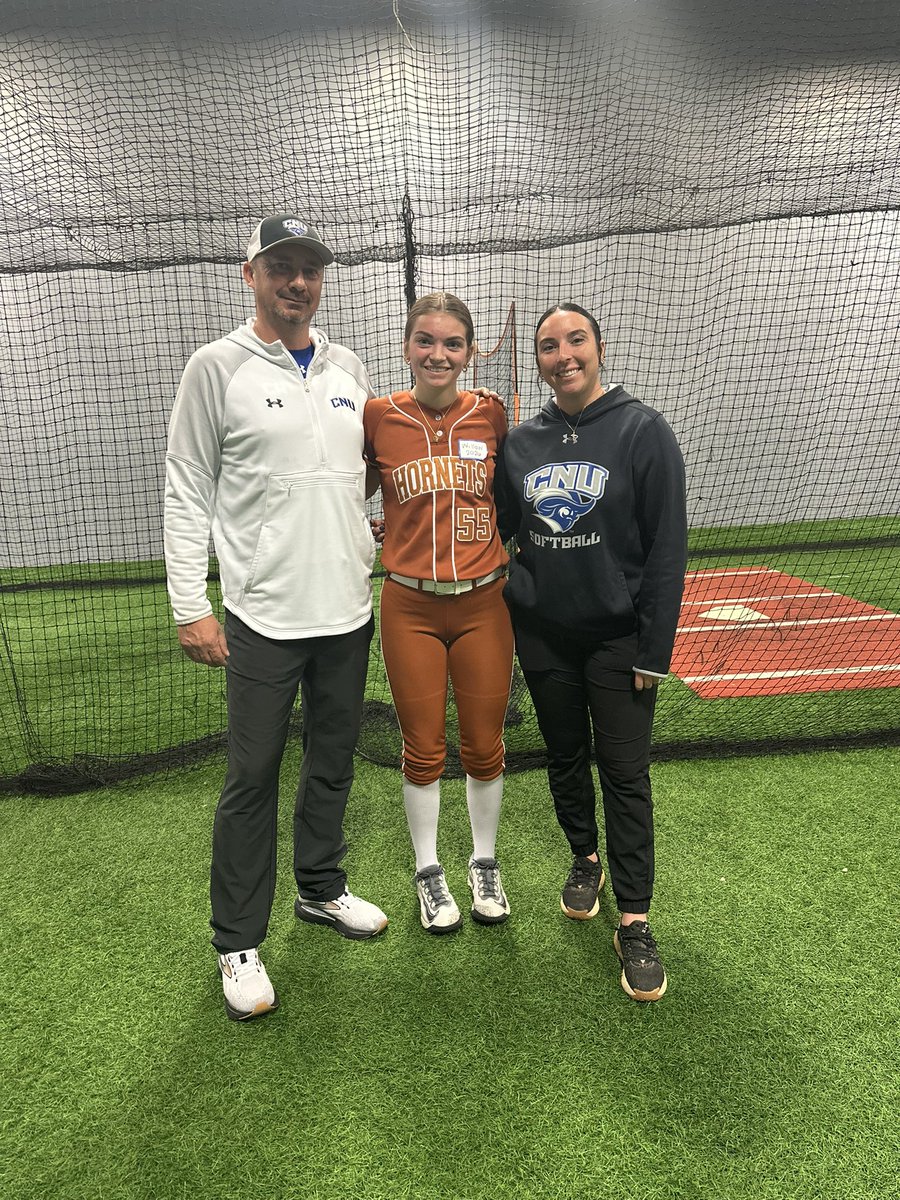 willowdickenso_'s tweet photo. Thank you @CNUSoftball for a great clinic at the @BattersBoxRVA today!! I enjoyed getting feedback about my swing and working with @CoachKeithParr and @CoachMSmith8 go captains!! https://t.co/P5FfE8c6Jk