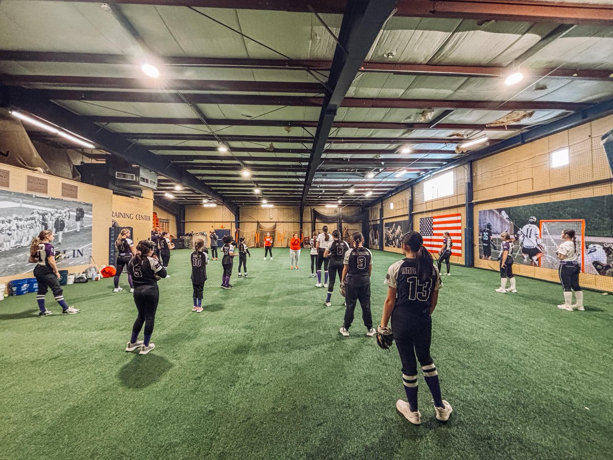 VoodooSBRecruit's tweet photo. Thank you to @CoachRoss_SB and her coaches and players for working with @VoodooSB_MA at our facility today!
Lots of great skills, drills and workouts. Truly appreciate your dedication! Best of luck this season!
#WPIsoftball #voodoonation #fearthepurple 💜🥎🐐 https://t.co/mjDxceJWMd